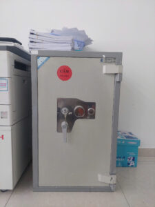 Chuyển két sắt ngân hàng